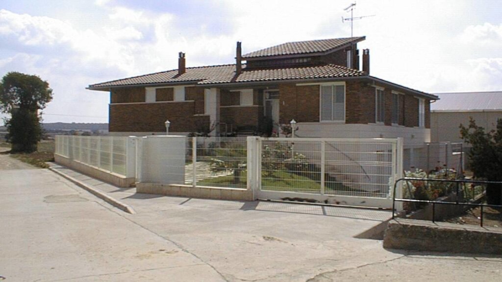 Vivienda 2. Fonz. Miguel Angel Brualla Palacin. Arquitecto.