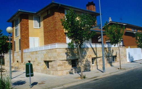 Vivienda unifamiliar. Monzón. Miguel Angel Brualla Palacín. Yolanda Alcaraz Quiroga. Arquitectos