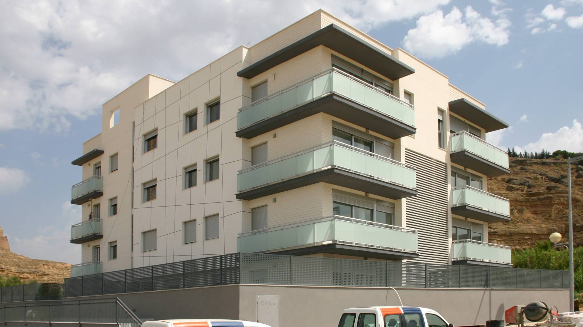 Edificio E01-3. Fuente Saso. Hinaco. Monzón. Brualla-Alcaraz. Arquitectos