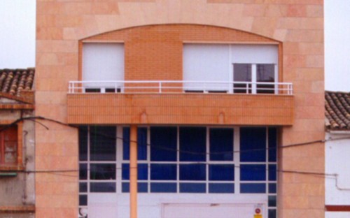 Vivienda entre medianeras 01. Monzón (Huesca). Miguel Angel Brualla Palcín. Arquitecto.