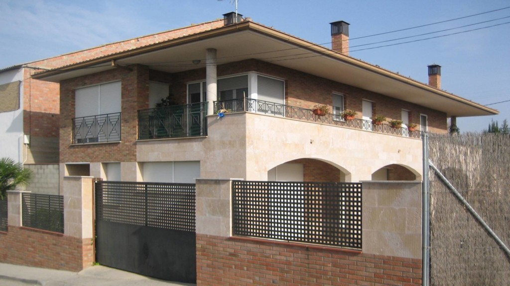 Vivienda unifamiliar aislada con garaje. Osso de Cinca 1. Huesca. Arquitectos. Brualla Alcaraz. 2