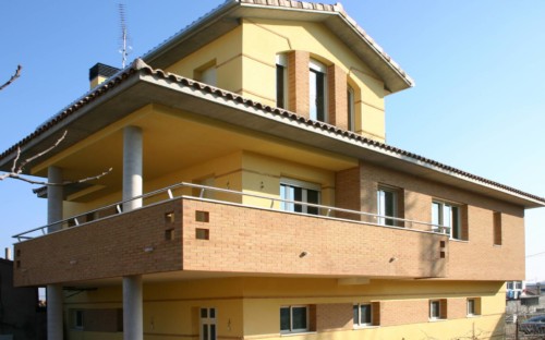 Vivienda unifamiliar aislada con garaje. Monzón. Huesca. Arquitectos. Brualla Alcaraz. 2