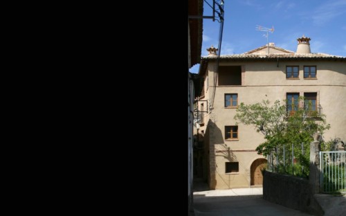 Reforma de Edificio en esquina para tres viviendas y garaje. Colungo. Huesca. Miguel Angel Brualla. Arquitecto.