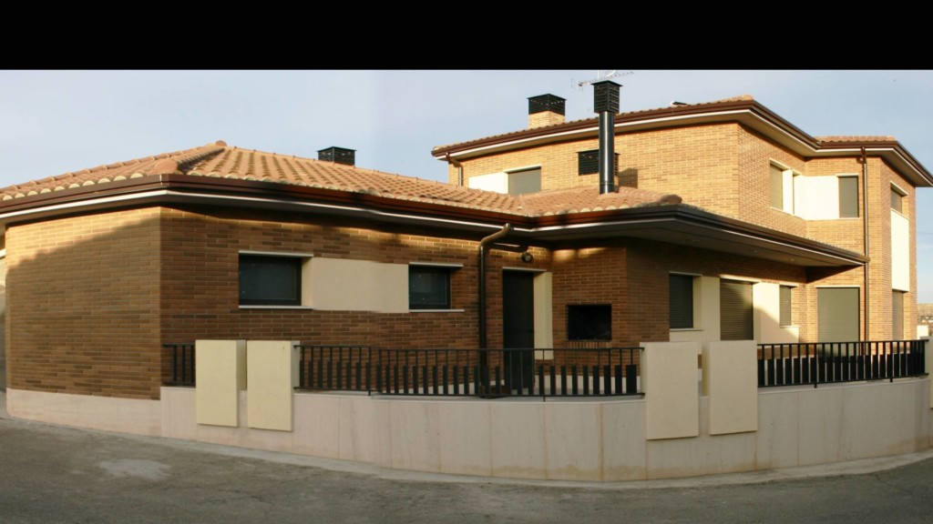 Vivienda unifamiliar aislada con garaje. Estiche. Huesca. Arquitectos. Brualla Alcaraz. 3