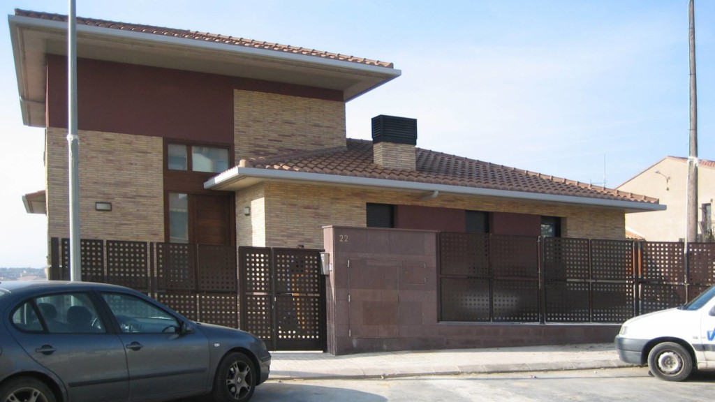 Vivienda unifamiliar aislada con garaje. Almunia de San Juan. Huesca. Arquitectos. Brualla Alcaraz. 3