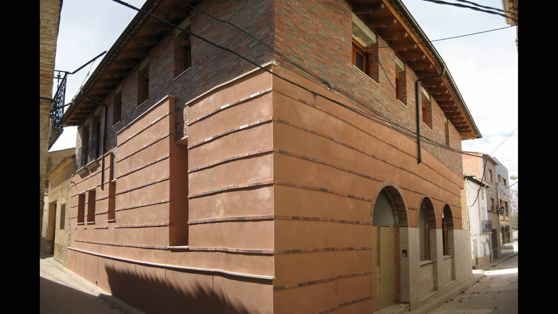 Reforma y ampliación de edificio para vivienda