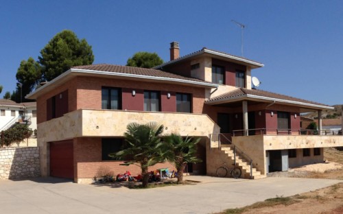 Vivienda unifamiliar aislada con garaje. Almunia de San Juan. Huesca. Aragón.  Arquitectos. Brualla Alcaraz. Miguel Angel Brualla 2