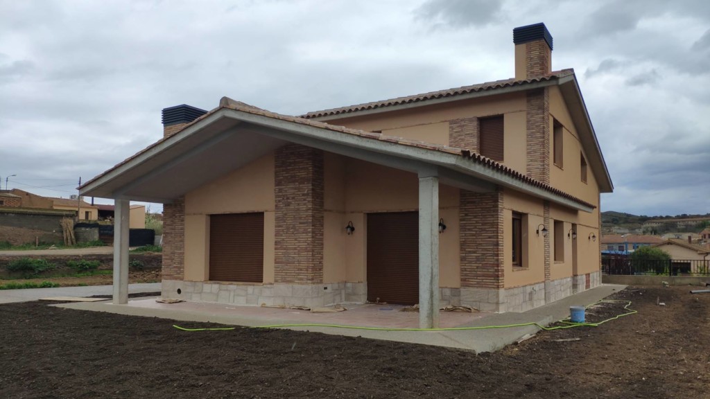 Vivienda unifamiliar aislada. Almunia de San Juan. Brualla-Alcaraz. Arquitectos